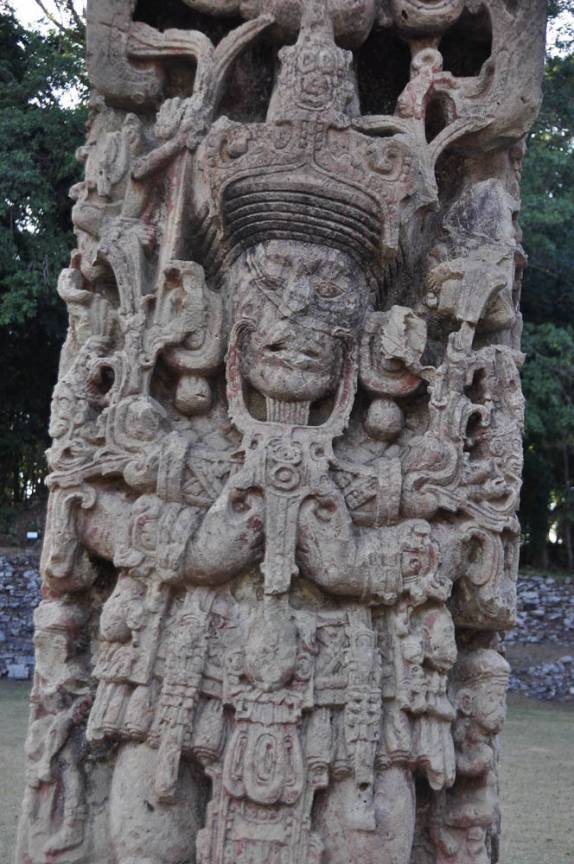 Escultura maya nas ruínas de Copán, em Honduras